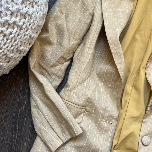 MVP WARDROBE STRIPPED BLAZER - Picture 2 of 6